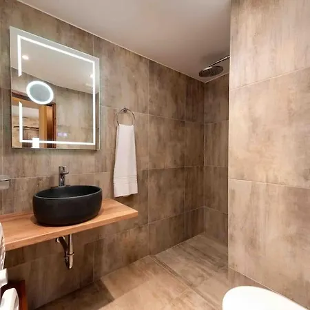 Luxury Limnes Limnai